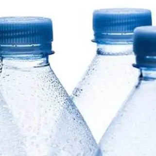 Acqua Sant’Anna ritirata dai supermercati Auchan