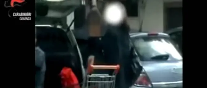 Al supermercato o alle slot machine anziché lavorare: indagati 18 “furbetti del cartellino” nel Cosentino -NOMI