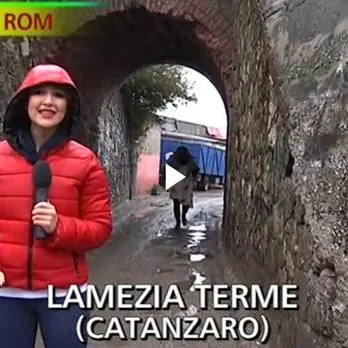 I riflettori di Striscia la notizia sul campo rom di Lamezia Terme