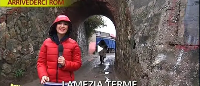 I riflettori di Striscia la notizia sul campo rom di Lamezia Terme
