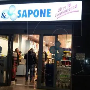 Cosenza, rapina in un esercizio commerciale