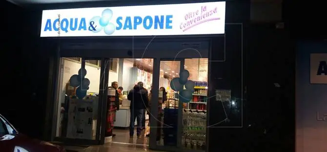 Cosenza, rapina in un esercizio commerciale