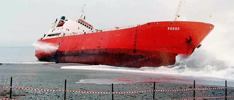 Traffico di rifiuti tossici, spunta l'elenco segreto delle navi affondate