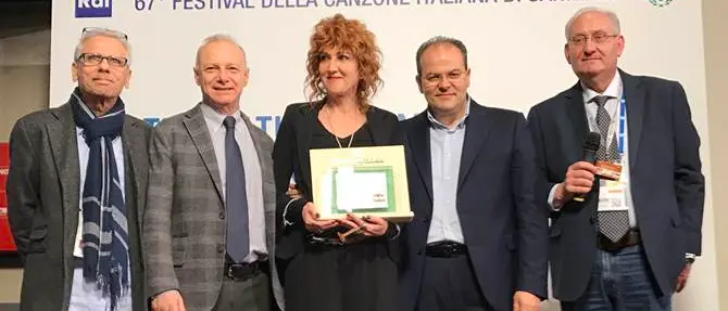 Sanremo, l’arte del maestro orafo Affidato ai big della musica