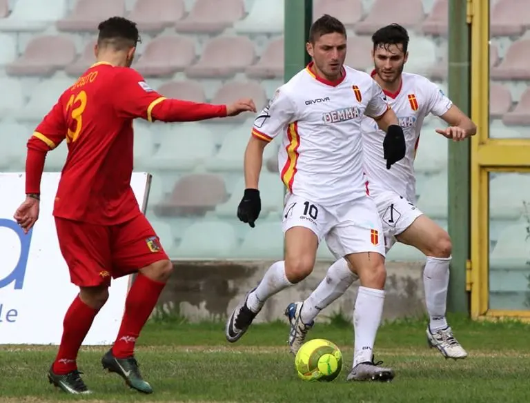 LEGA PRO | Messina-Catanzaro 2-1: Carcione illude, Anastasi e Gladestony firmano la rimonta