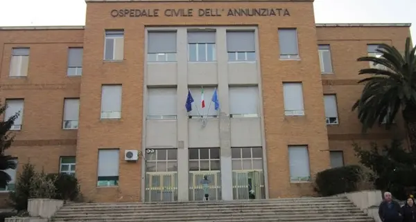 Ospedale di Cosenza, anziani lasciati al freddo in attesa delle trasfusioni\n