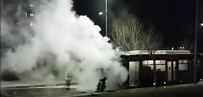 Cosenza, bus prende fuoco