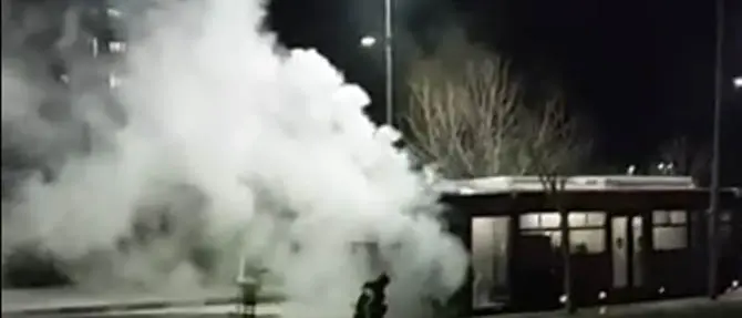 Cosenza, bus prende fuoco