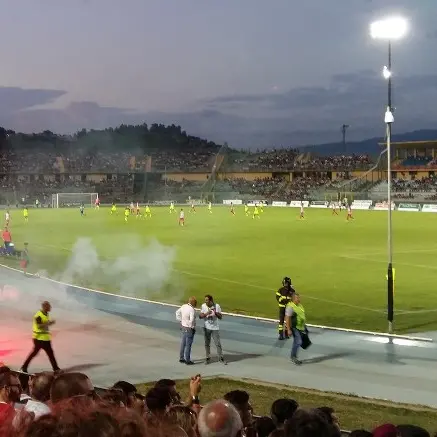 LEGA PRO | Cosenza-Reggina 2-2: un pari pirotecnico che non serve a nessuno