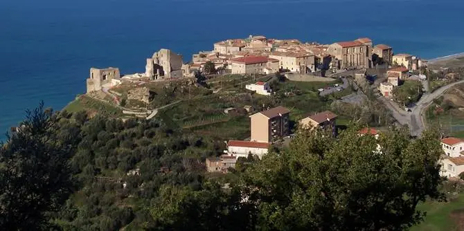 Valorizzare le tradizioni e le risorse territoriali: nasce a Fiumefreddo “Borgodifiume”