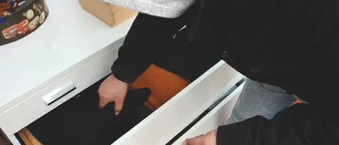 Cosenza, coniugi sessantenni rapinati in casa