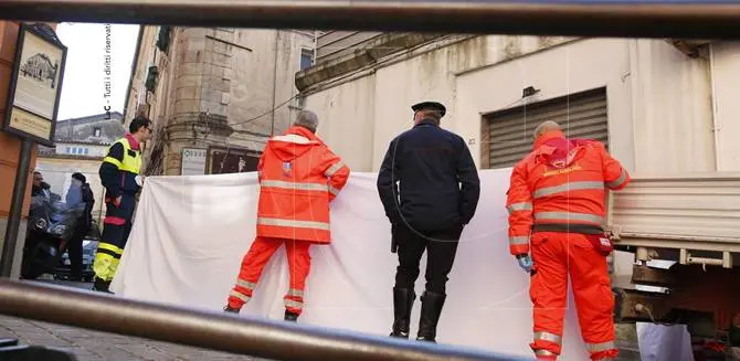 Catanzaro, travolta da un furgone: muore una donna (NOME e VIDEO)