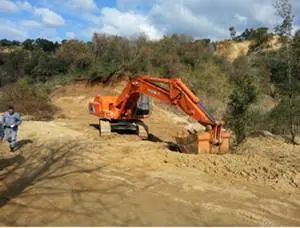 Cava di sabbia nell’oasi del lago Angitola: scatta il sequestro