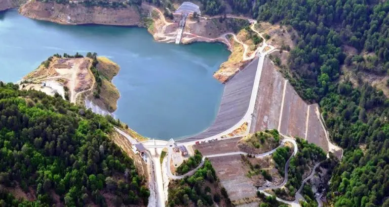 Diga del Menta: da 35 anni i cittadini aspettano l'acqua potabile in casa