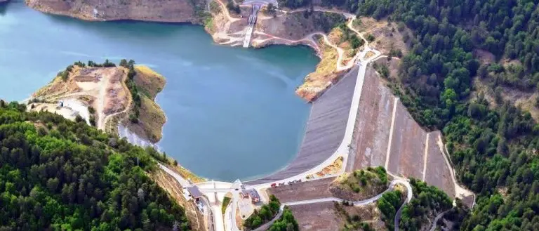 Diga del Menta: da 35 anni i cittadini aspettano l'acqua potabile in casa
