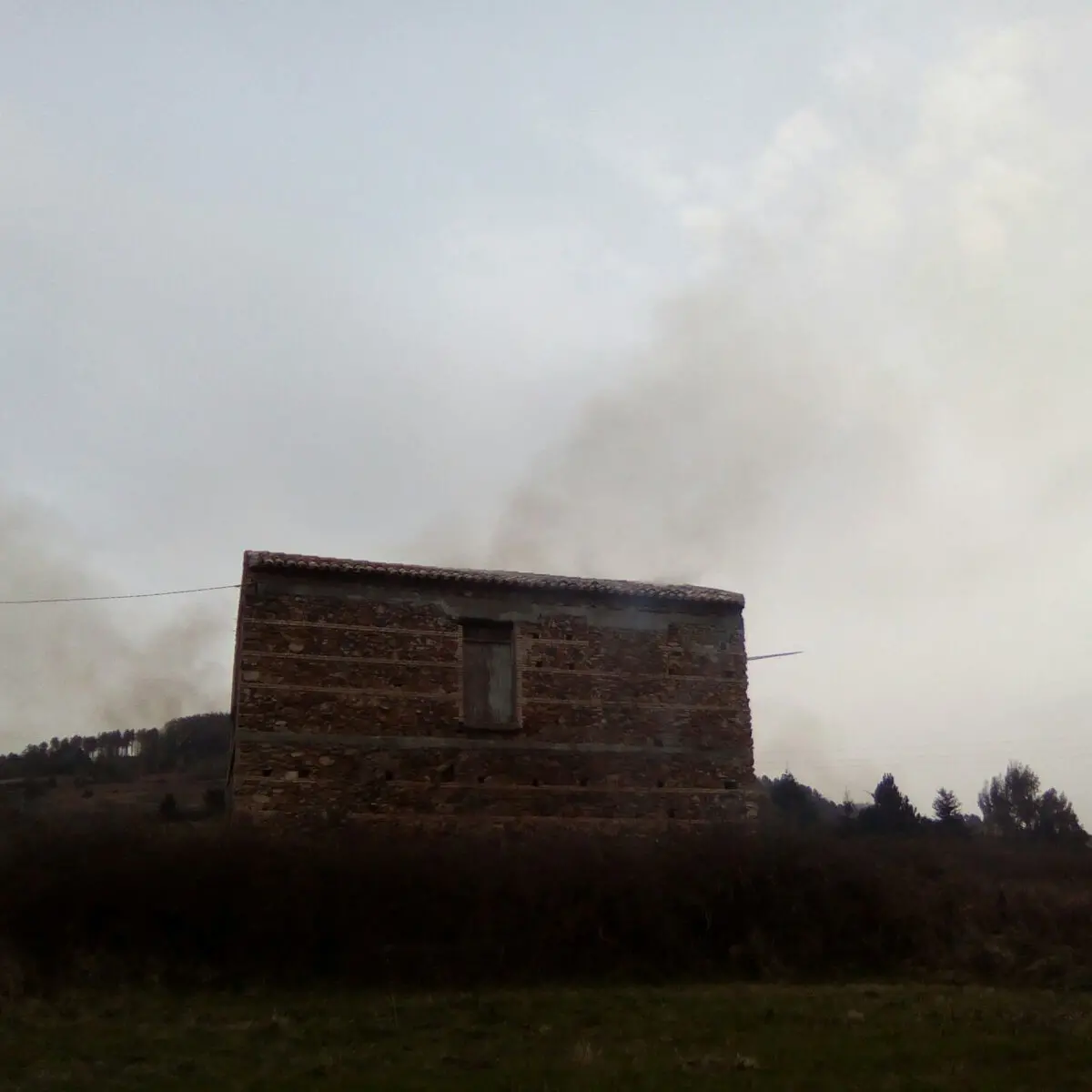 Fiamme in una cascina di campagna nel Catanzarese