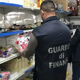 Operazione “Maschere protette”: 2 milioni e mezzo di prodotti per il Carnevale sequestrati