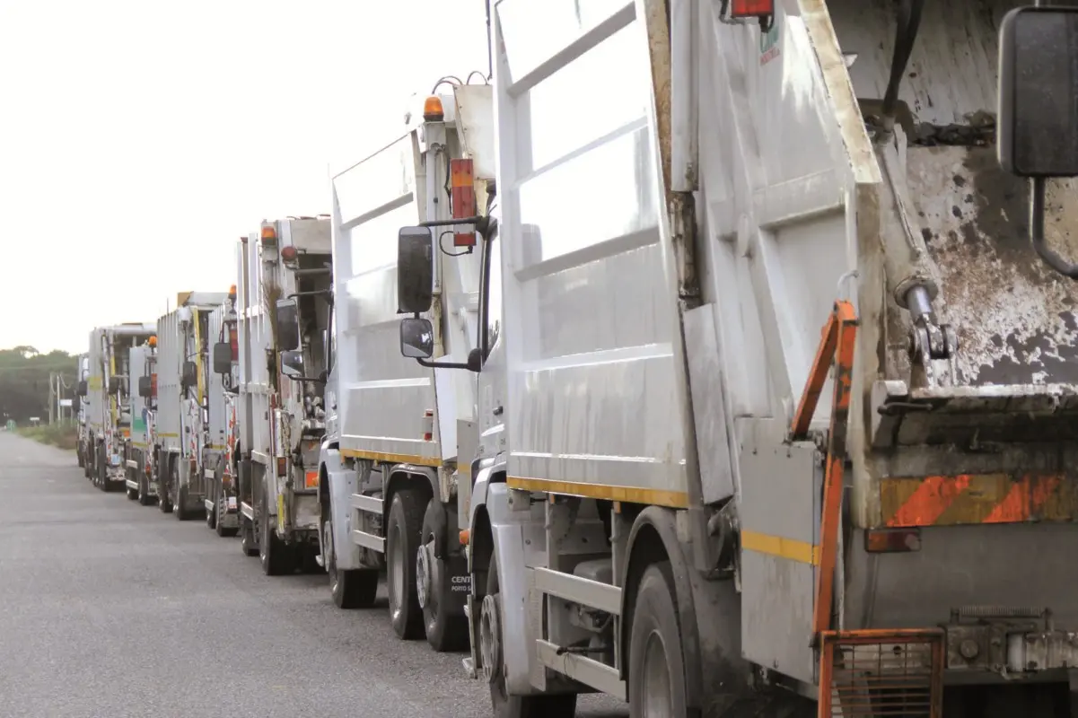 Rifiuti: temono il licenziamento, protesta dei lavoratori a Rossano