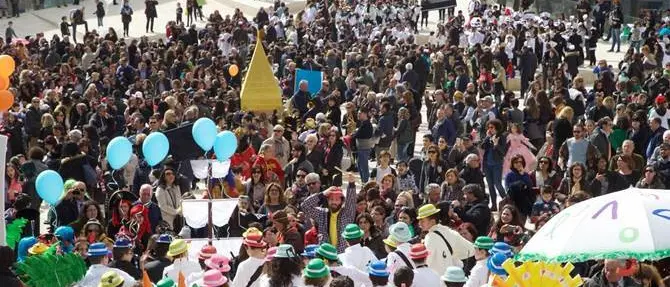Cosenza, un Carnevale multietnico. Occhiuto: «La città che vogliamo»