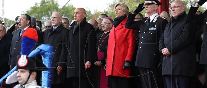 Vibo, 14° Battaglione “Calabria”. Pinotti: «Risultati straordinari nel contrasto alla ‘ndrangheta» (FOTO-VIDEO)