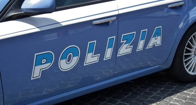 Si prostituisce per ricattare i clienti: arrestato Giovanni Di Stefano