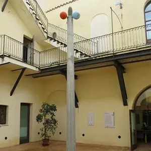 Catanzaro, ancora vandali in azione al Parco: colpita l'opera “C’est la vie”