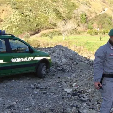 Catanzaro, rifiuti pericolosi a pochi passi dalla Fiumarella: tre denunce