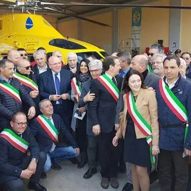 Oliverio a Cirò Marina: «Non permetterò la soppressione dell’elisoccorso» (FOTO)