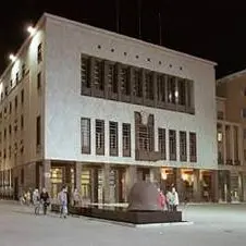 Cosenza: bufera a Palazzo dei Bruzi, il sindaco licenzia il capo della sua segreteria