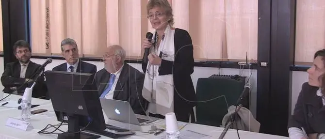 La senatrice Elena Cattaneo si racconta in un incontro ospitato nell'Università della Calabria