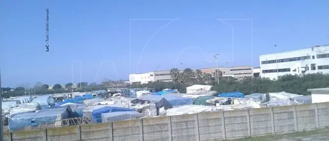 Tendopoli di San Ferdinando, l'assedio dello Stato per riportare la legalità