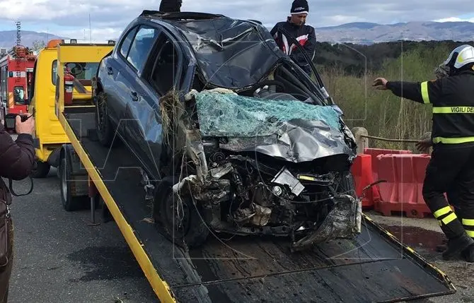 Maida, perde il controllo dell'auto e finisce in un fiume: muore una donna (FOTO-VIDEO)