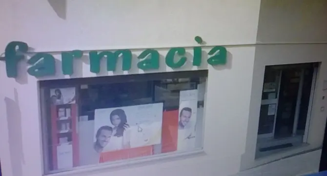 Intimidazione a Vibo, tre cartucce all’ingresso di una farmacia