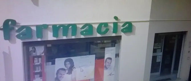Intimidazione a Vibo, tre cartucce all’ingresso di una farmacia
