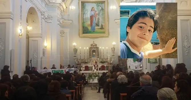 Il giorno del dolore, a Petrizzi i funerali di Leandro