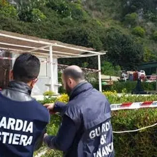 Manufatti abusivi nei pressi del faro di Capo Vaticano nel Vibonese: sequestrata area