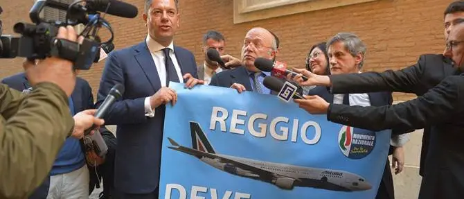 Camera dei deputati, spunta lo striscione “Reggio Deve Volare”