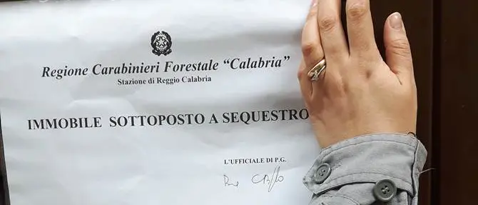 Reggio Calabria, villa e costruzioni abusive: sequestrate