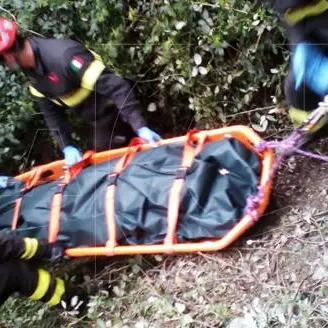 Cade in un dirupo e muore, tragedia a Gizzeria