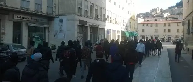 Cosenza, controlli e sequestri alla “Fiera di San Giuseppe”: protestano gli ambulanti