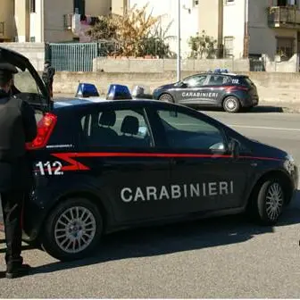 Catanzaro, sorpresi con escavatore a caricare inerti dal fiume Alli: arrestati