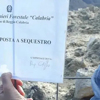 Non abbatte le opere abusive sequestrate ma ne costruisce altre. Deferito 56enne reggino