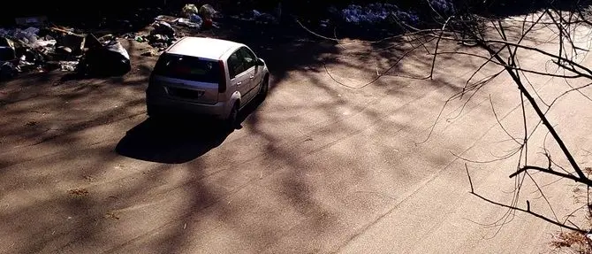 Catanzaro, abbandonano rifiuti: inchiodati dalle “fototrappole”