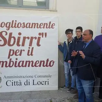 A Locri scritte contro don Ciotti, il Comune replica con un manifesto corale