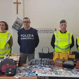 Merce contraffatta e dvd piratati: sequestri alla Fiera di San Giuseppe a Cosenza