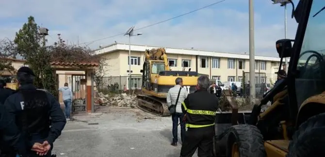 Crotone: abbattute costruzioni abusive nel quartiere rom