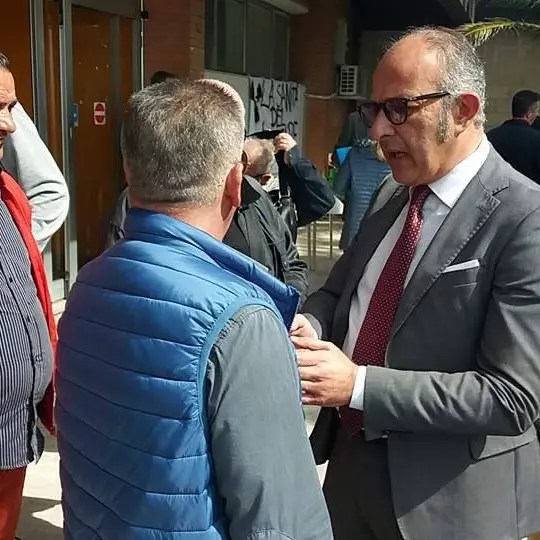 Depotenziamento dell'ospedale San Francesco di Paola, sit-in guidato da Pino Falbo