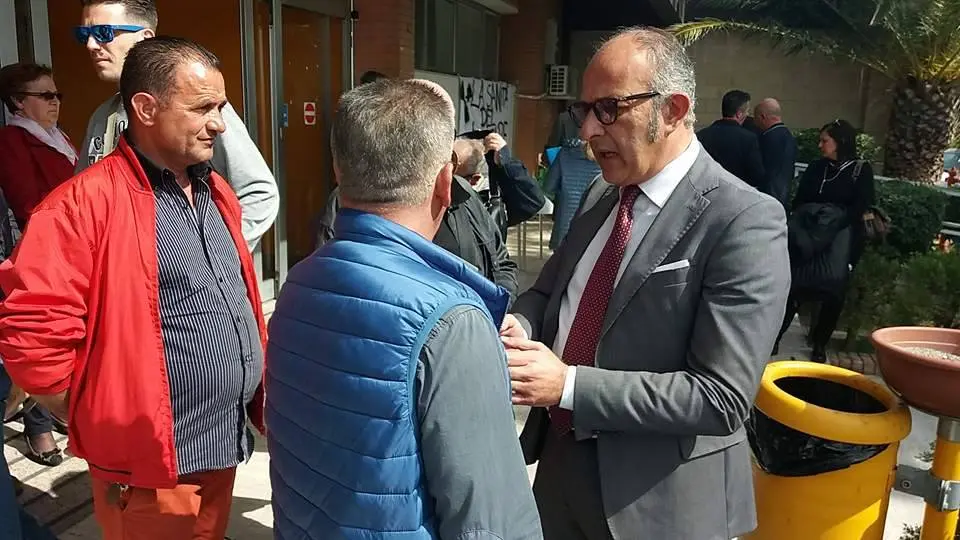 Depotenziamento dell'ospedale San Francesco di Paola, sit-in guidato da Pino Falbo