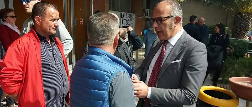 Depotenziamento dell'ospedale San Francesco di Paola, sit-in guidato da Pino Falbo