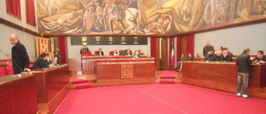 Catanzaro, si torna in aula: debiti fuori bilancio e adeguamento della Tari